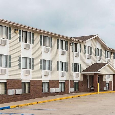 Amerihost Inn & Suites Kingdom City ภายนอก รูปภาพ