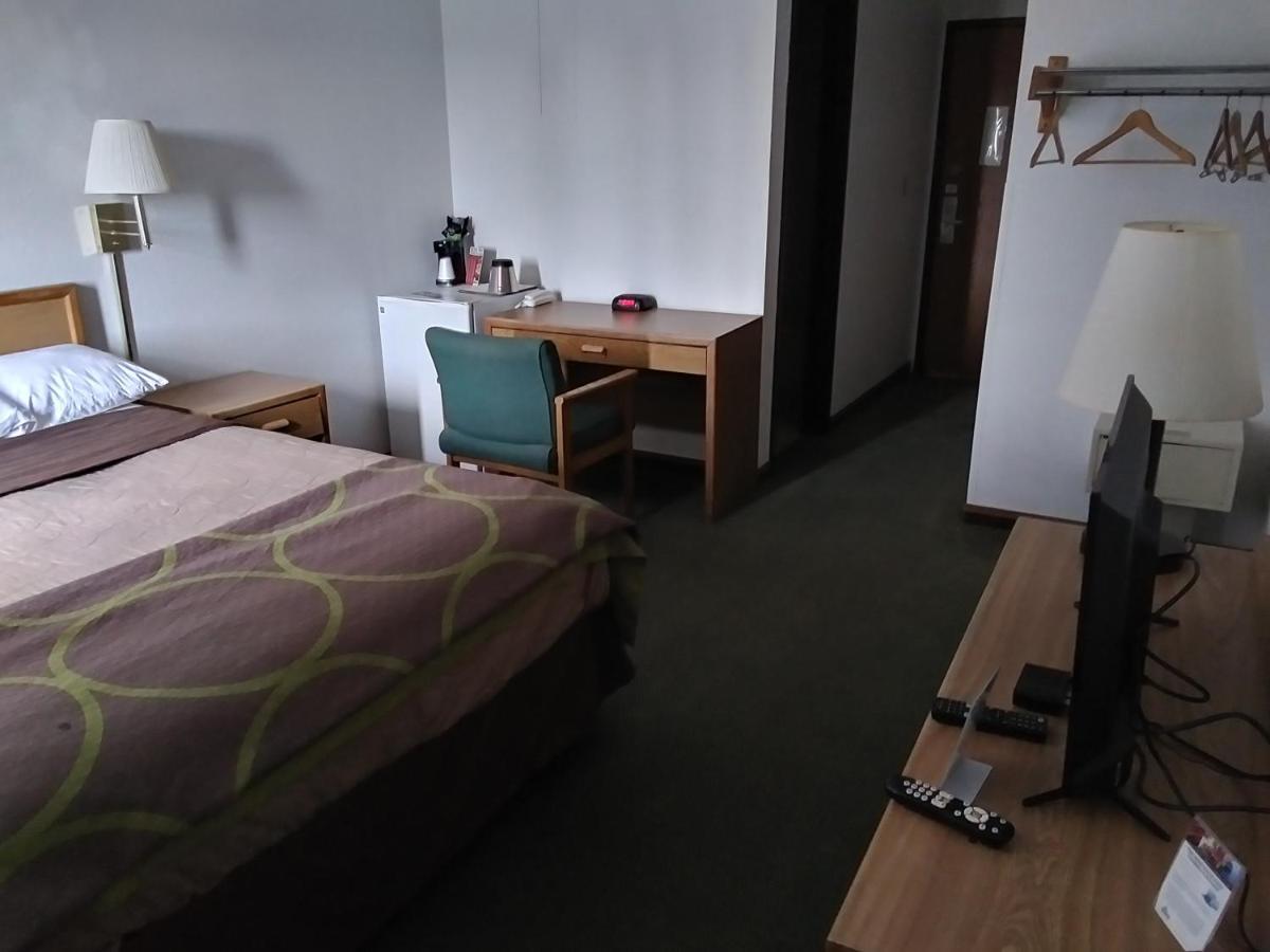 Amerihost Inn & Suites Kingdom City ภายนอก รูปภาพ