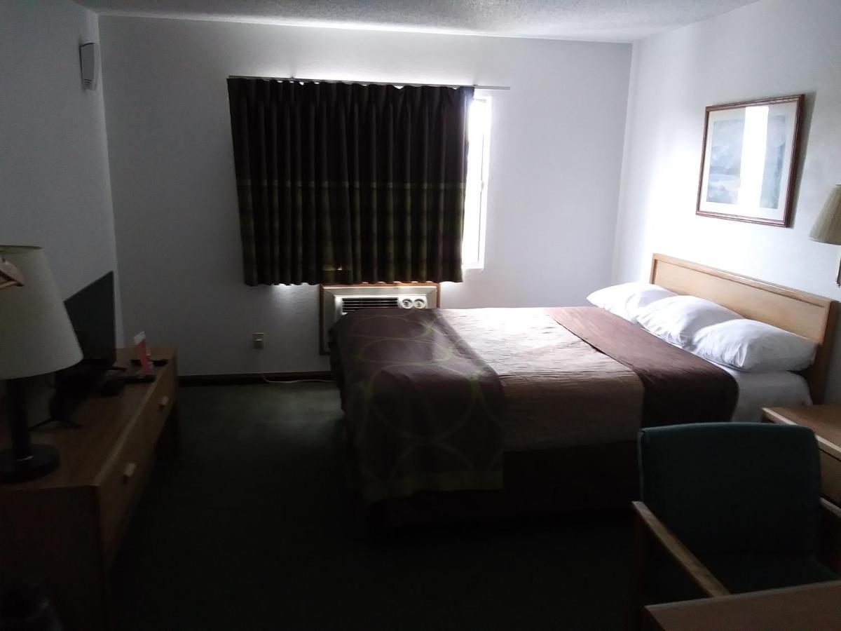Amerihost Inn & Suites Kingdom City ภายนอก รูปภาพ