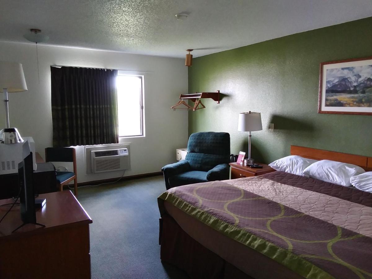 Amerihost Inn & Suites Kingdom City ภายนอก รูปภาพ