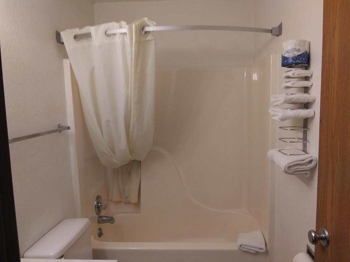 Amerihost Inn & Suites Kingdom City ภายนอก รูปภาพ